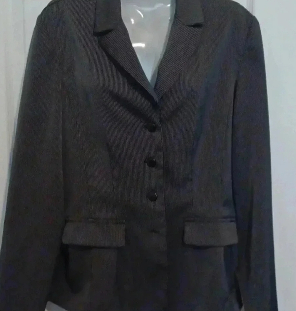 - KC Spencer Striped pants set Women's Size 8
